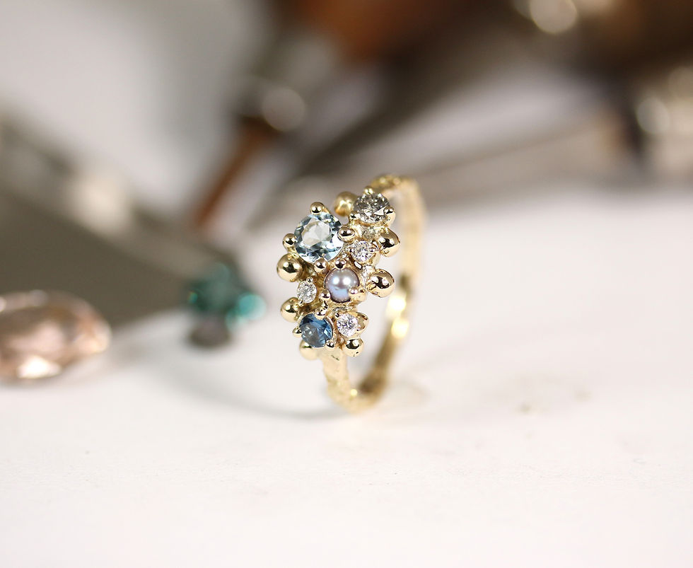 Thumbnail: Charismatic yellow gold ring with colorful gemstones