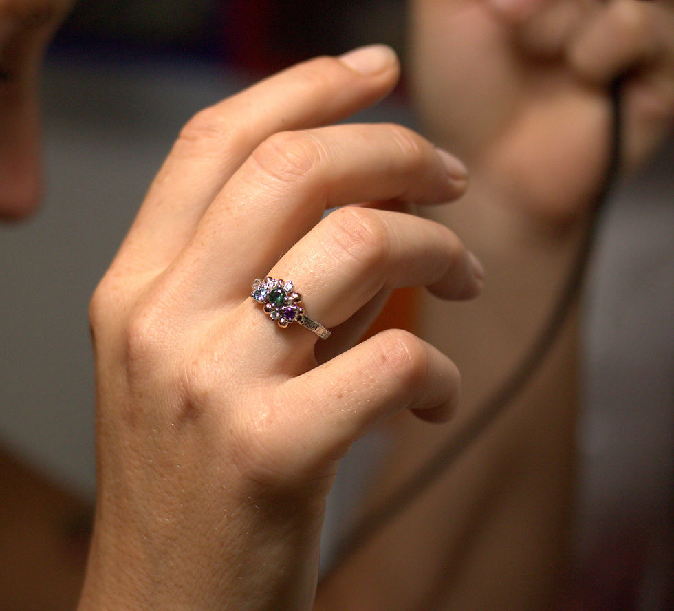 Thumbnail: FAMILY AJDA ring with green Sapphire, Atelje DR jewelry