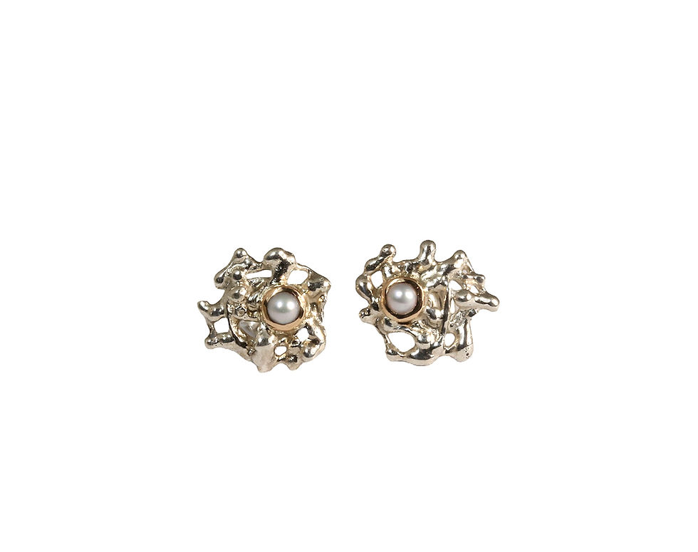 Thumbnail: Lace earrings with white pearls