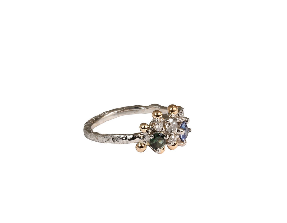 Thumbnail: Sleek structured gold ring