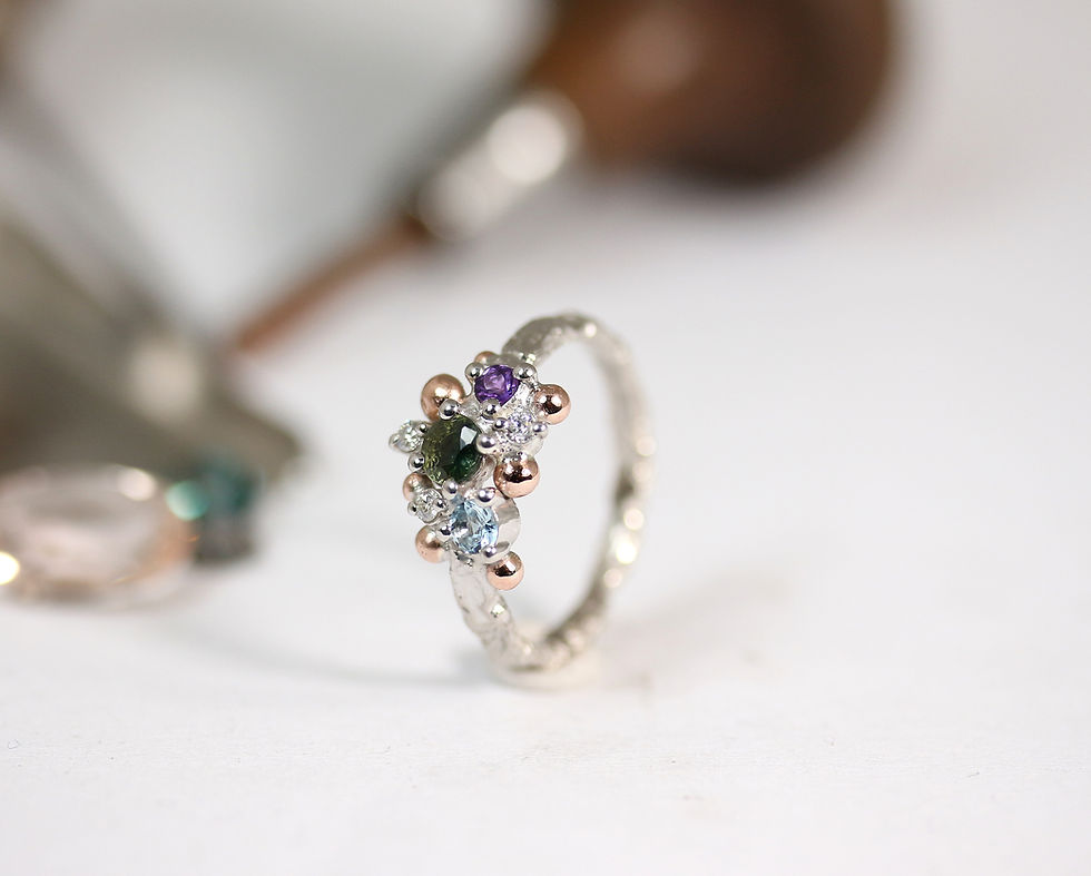 Thumbnail: FAMILY AJDA ring with green Sapphire, Atelje DR jewelry