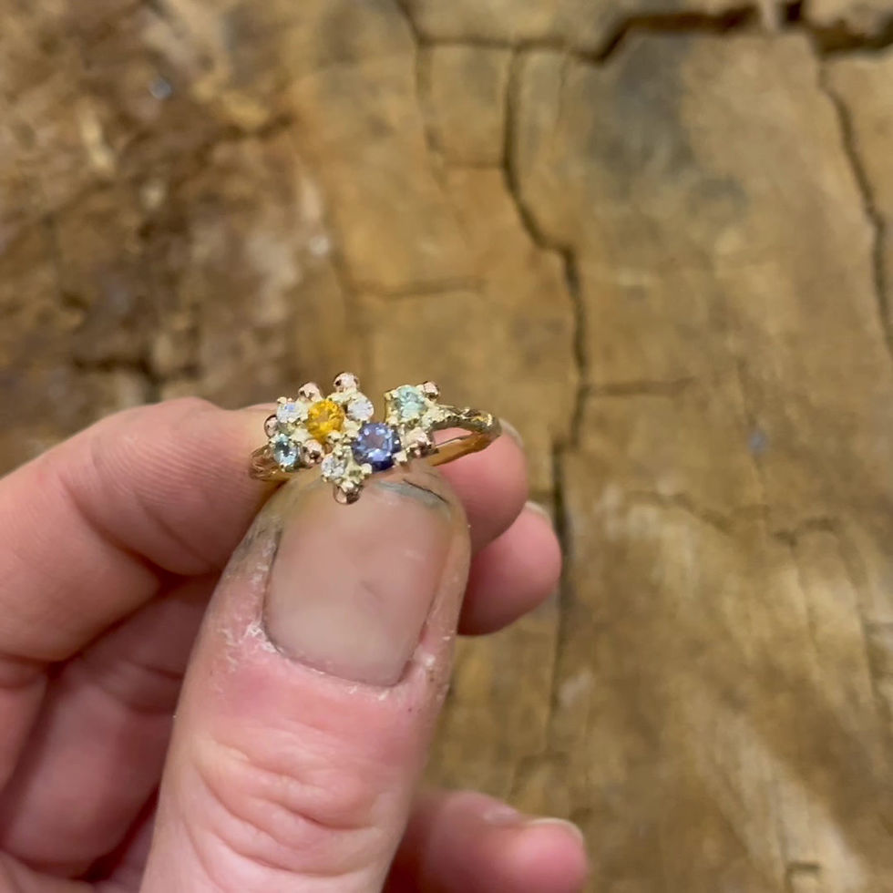 Thumbnail: Artistic gold ring with Sapphires