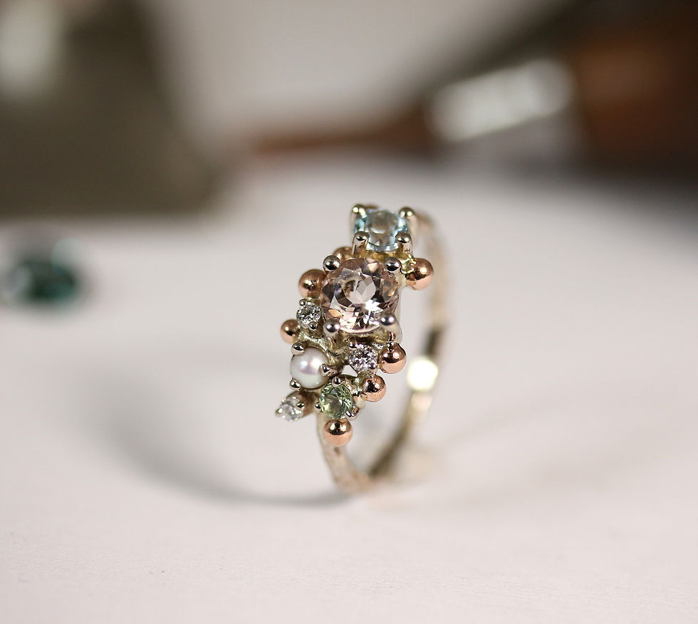Sličica: Gentle family gold ring with various gemstones