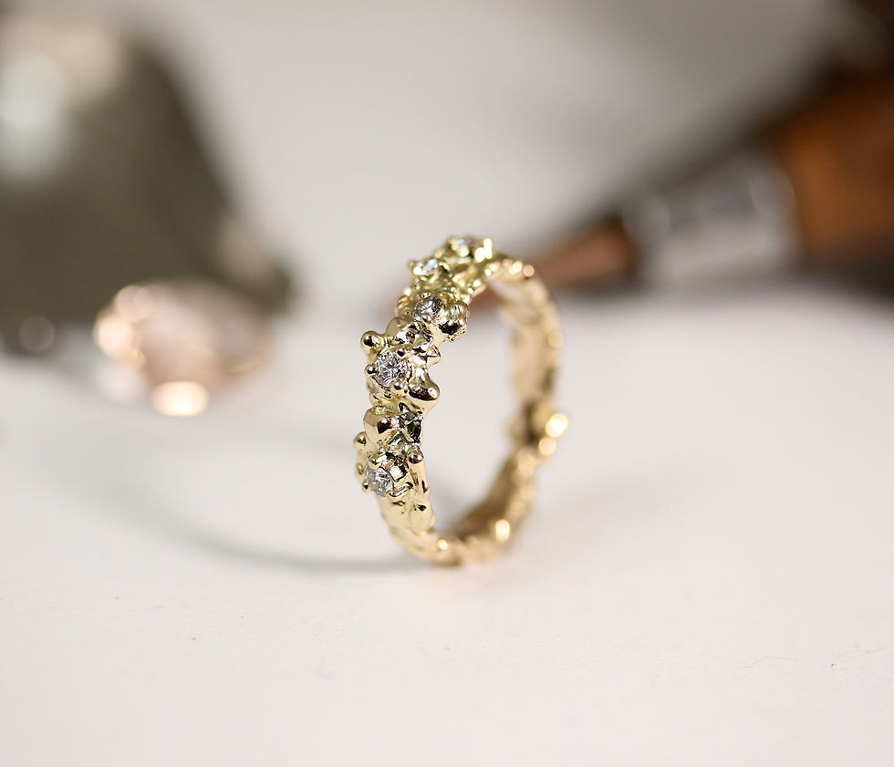 Thumbnail: Yellow gold twisted ring with diamonds