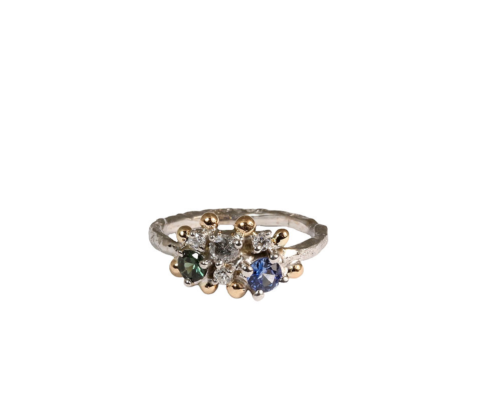 Thumbnail: Sleek structured gold ring