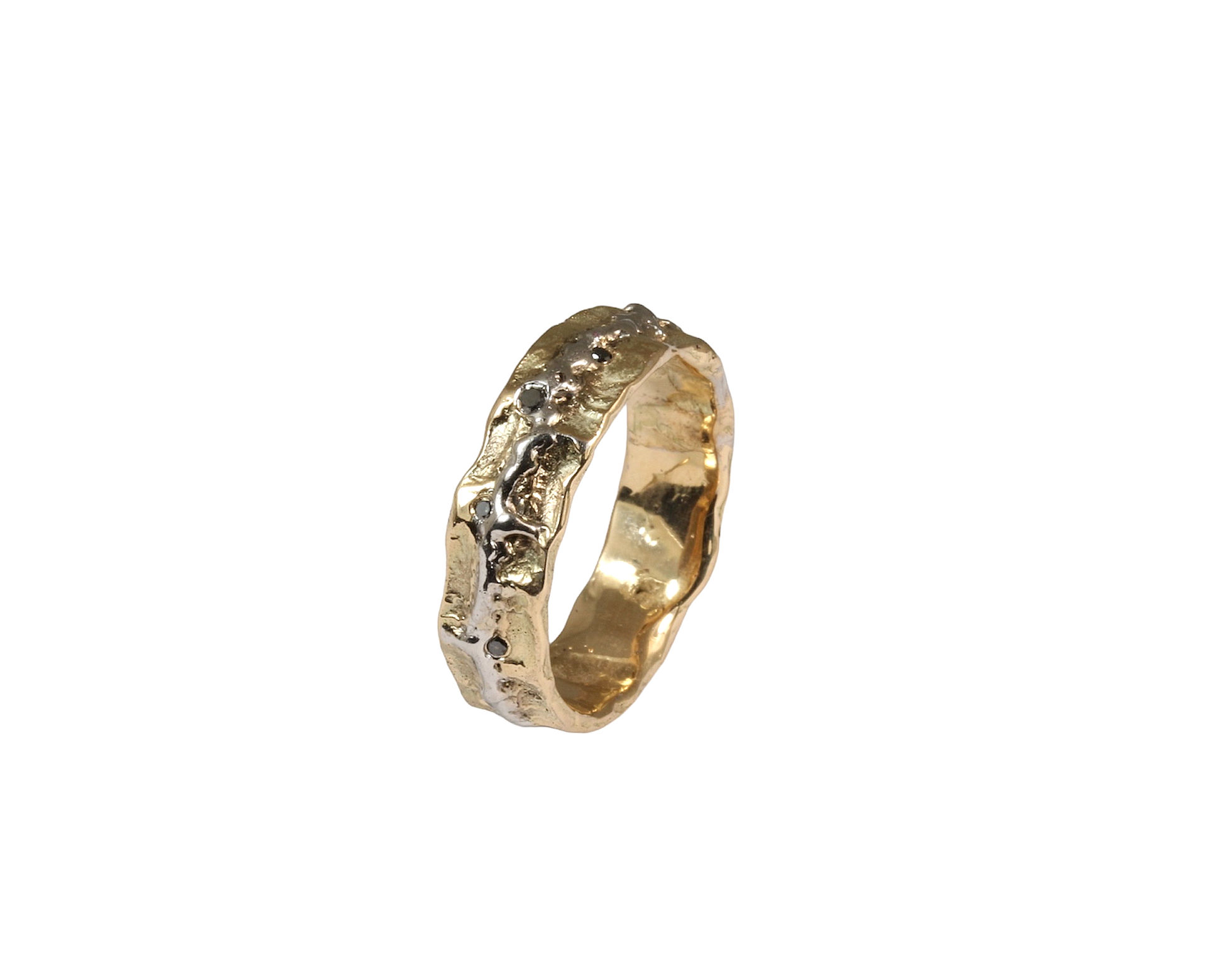 Men's reticulated gold ring with black diamonds