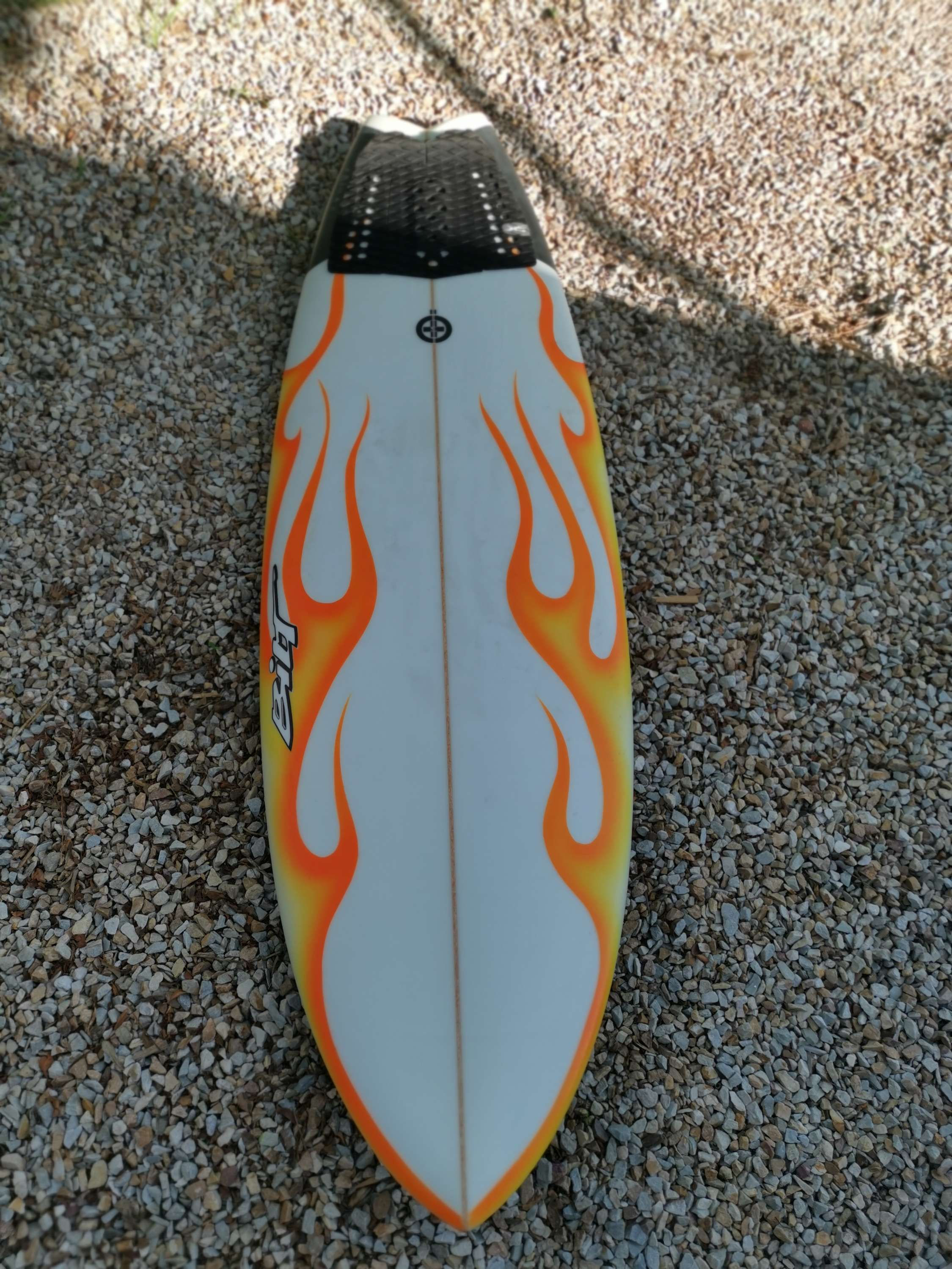 Bilt 5. 10 surfboard