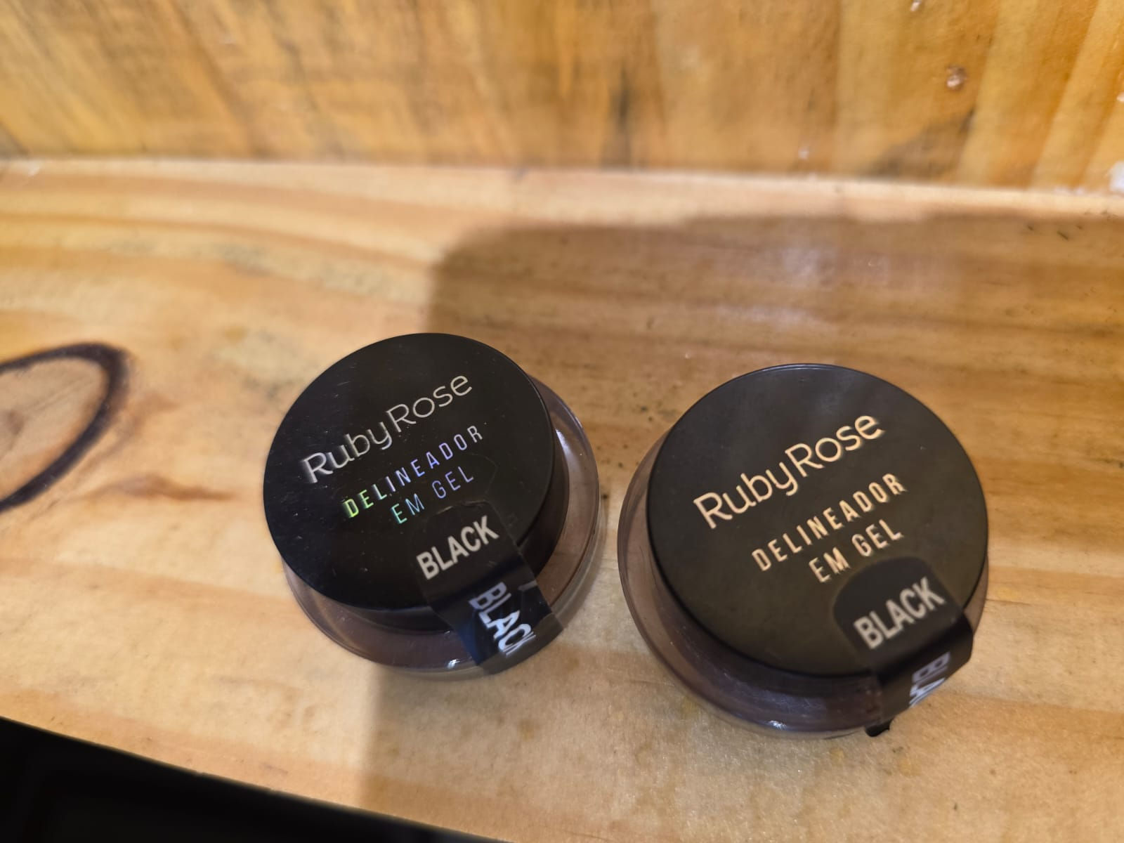 Pomada para sobrancelha Ruby Rose