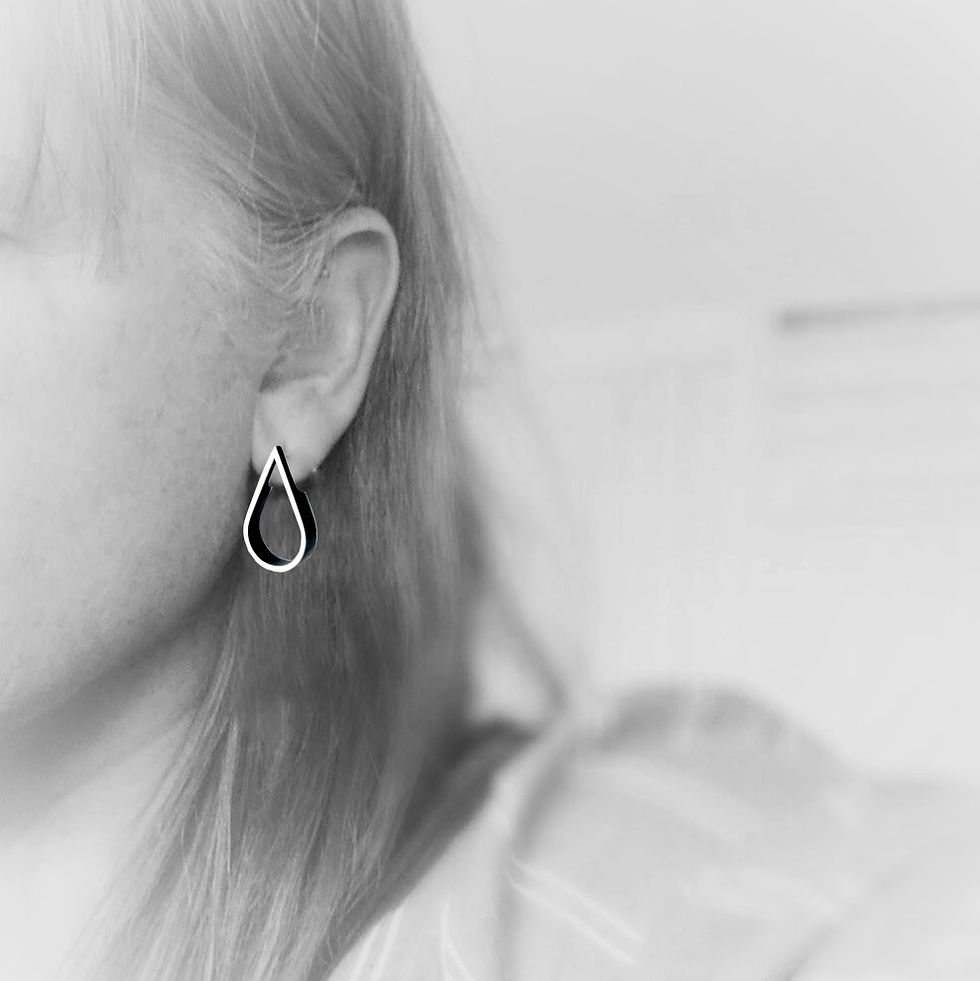 Asymmetric Tear-Drop Outline Earrings