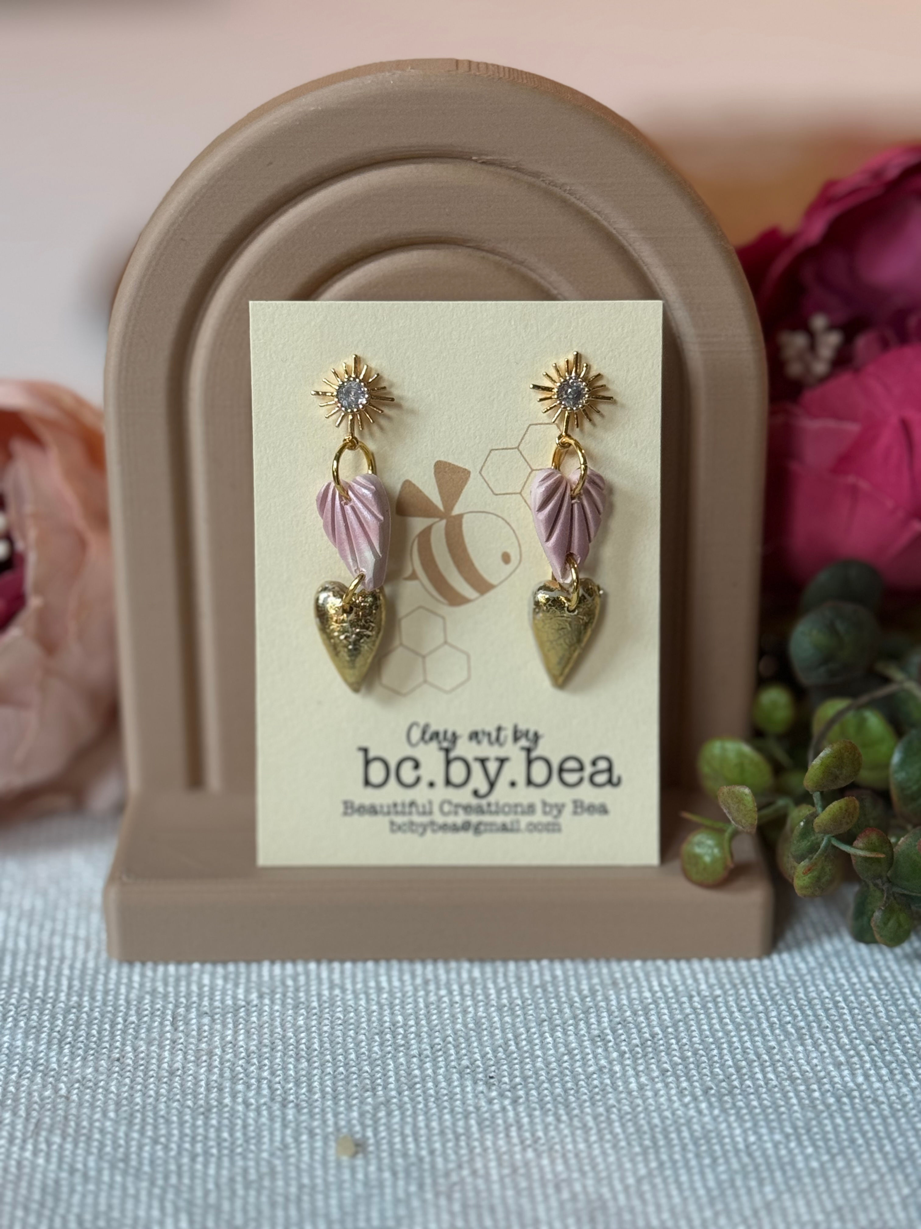 Gold splendor dangle heart earrings