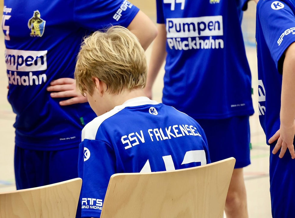 SSV Falkensee nutzt die Auszeit für eine kurze taktische Besprechung