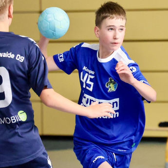 Spannender Schlagabtausch beim Spiel der C2 des SSV Falkensee gegen HV Luckenwalde 09