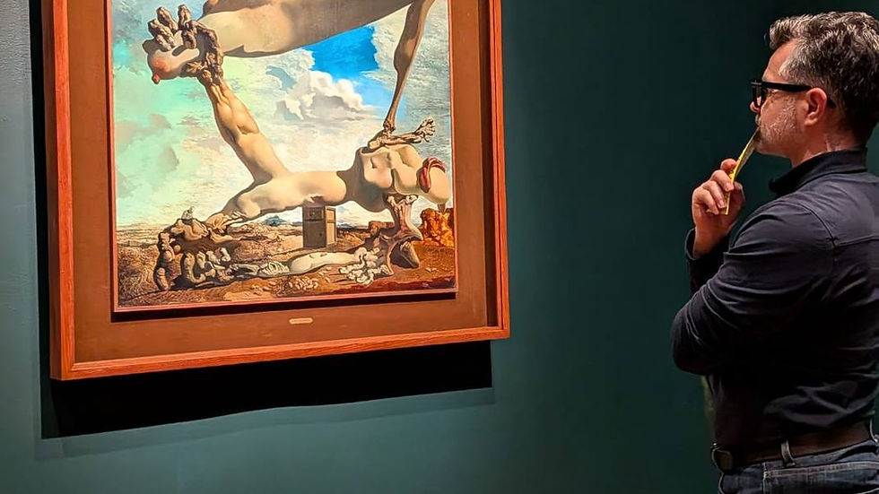 Marcelo García Almaguer Celebrando el centenario del Surrealismo.