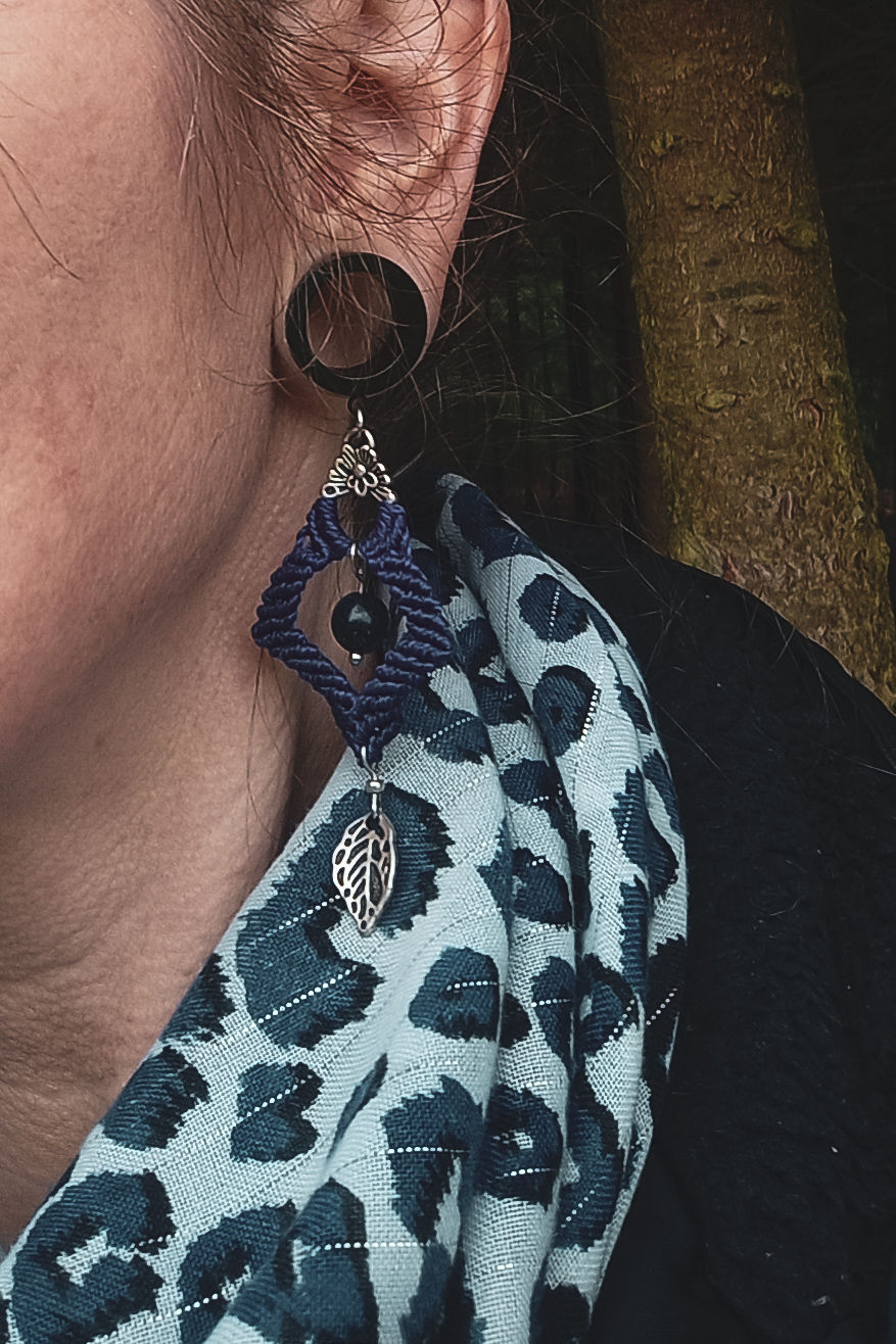 Makramee Ohrringe Lilia mit Lila Sandstein Perle