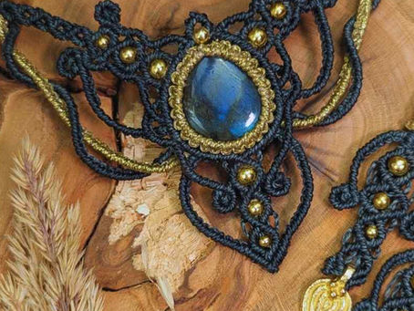 nachhaltig und handgefertigte Makramee Kette mit echtem Labradorit Edelstein von Aranya´s Art
