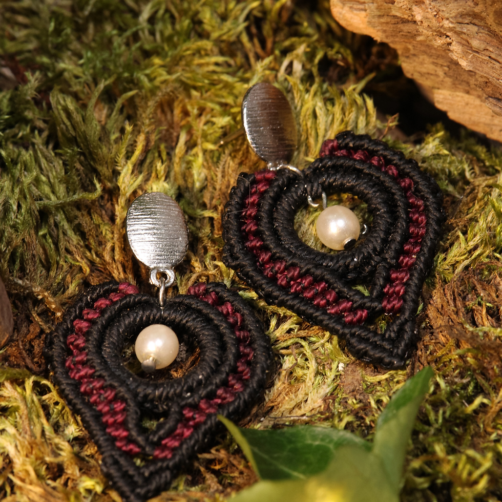 „Passion“ – Makramee Ohrringe weinrot und schwarz