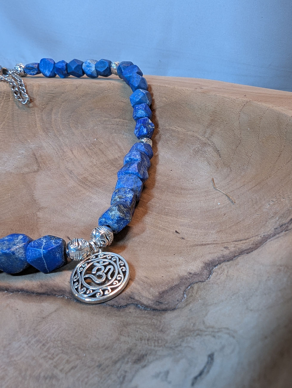 Lapislazulie Stein Kette mit Metall Ohm Anhänger