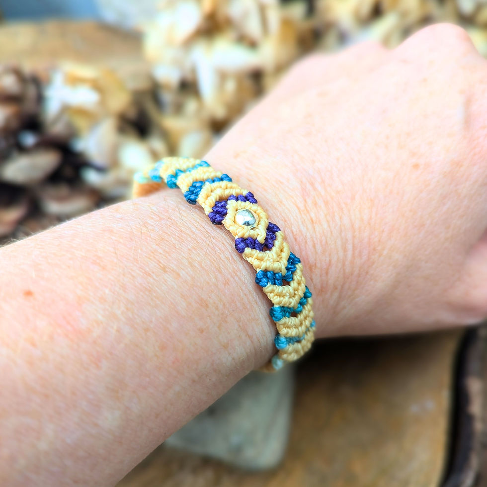 Makramee Armband „Ice“ | Boho Armband in Blau, Beige, Lila