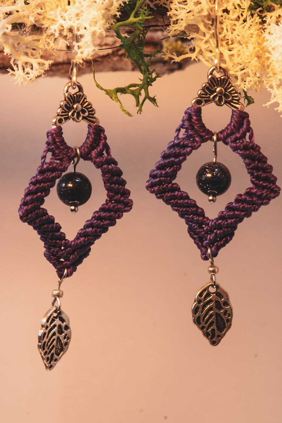 Makramee Ohrringe Lilia mit Lila Sandstein Perle