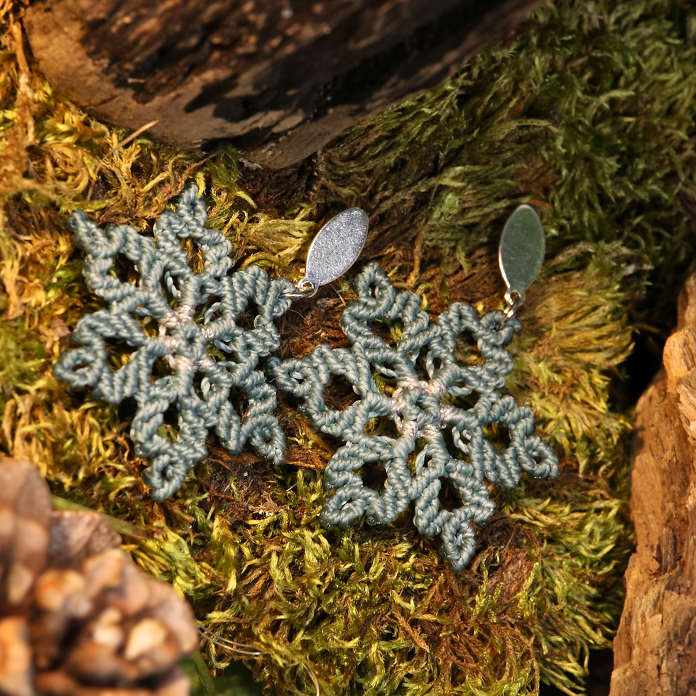 "Snowflake" Makramee-Ohrringe Jeans-blau