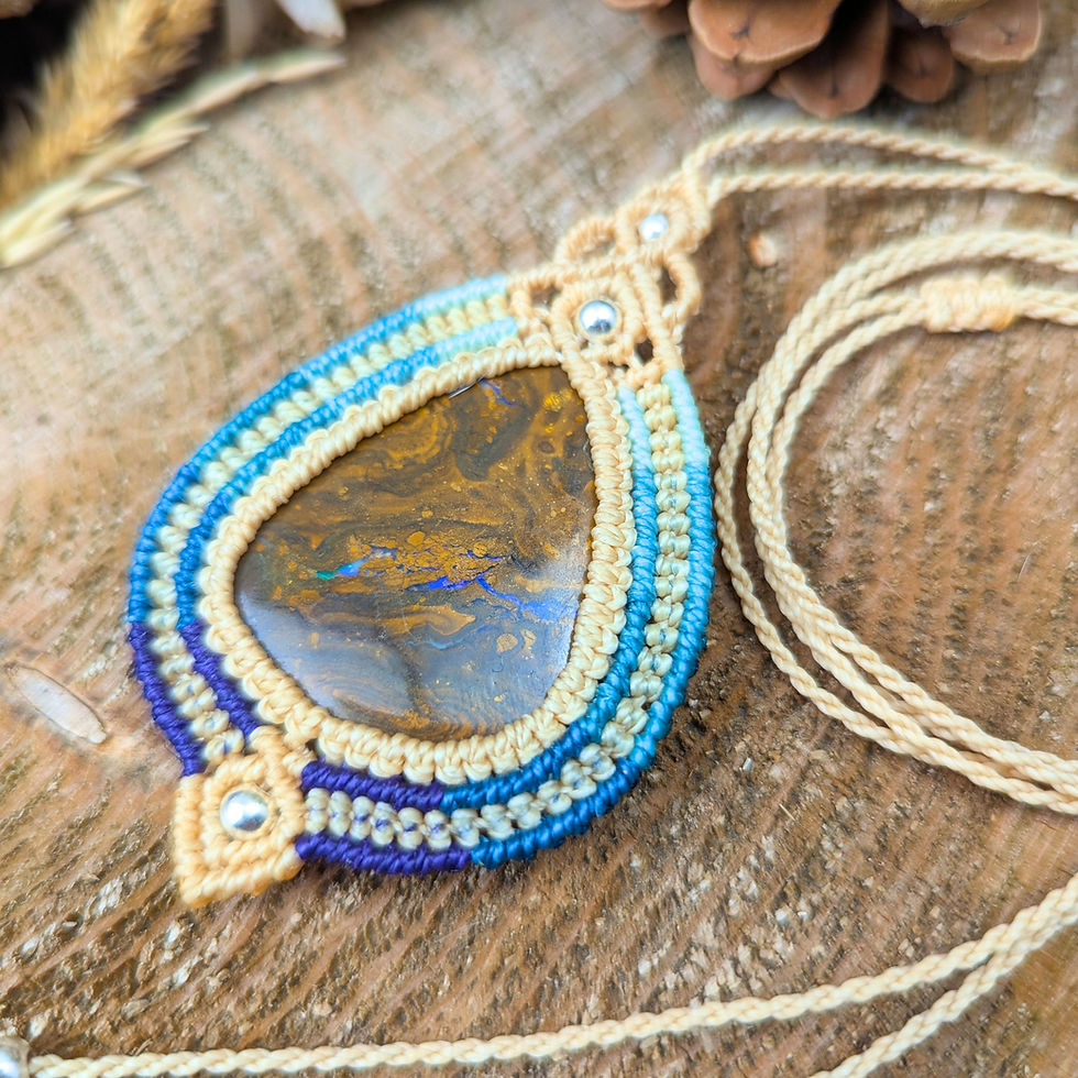 Boho Makramee Kette „Ice“ | Boulder Opal | Einzelstück