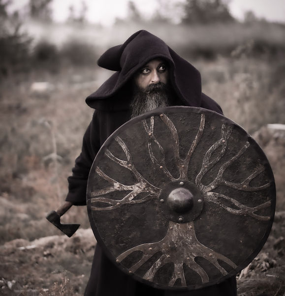 Köndös kaskiviljelyn suojelija Routa Design seppämestari Kirsi Vahtera, Mythological Finland