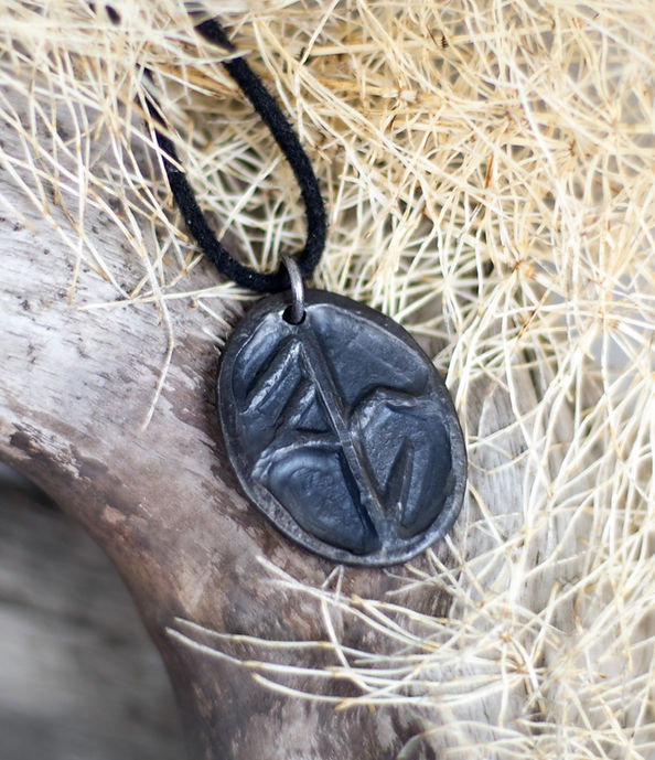 Tietäjien tulet-amuletti.jpg