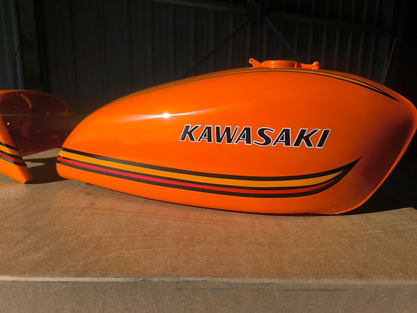 personnalisation réservoir moto kawasaki