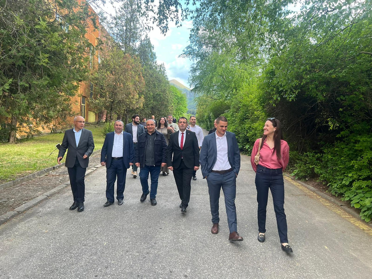 Gotse Delchev’de bir işletmede gerçekleştirilen iş yeri ziyareti sırasında üretim ve ticaret süreçlerinin incelenmesi.