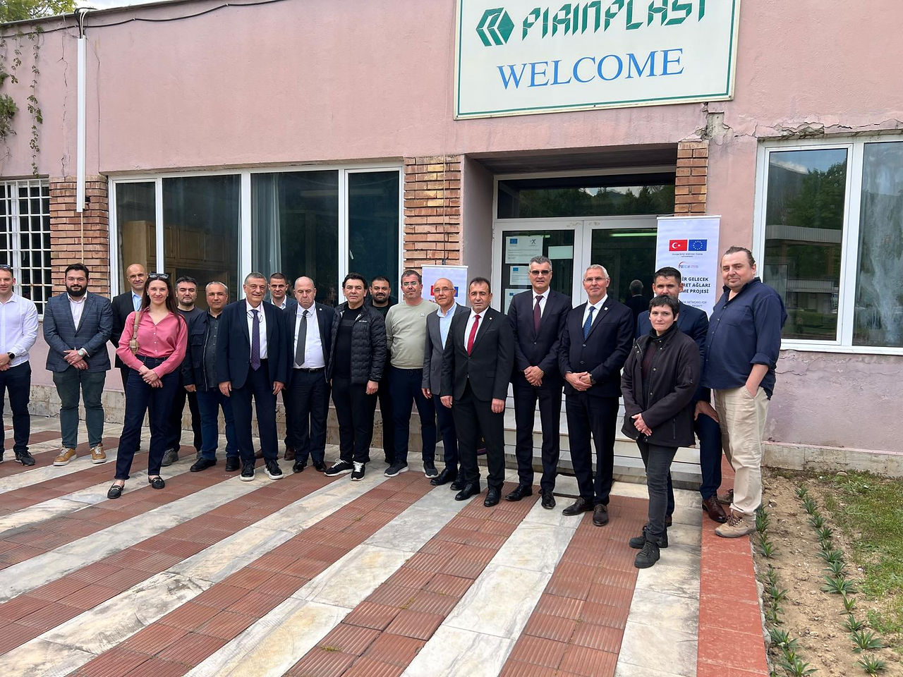 Gotse Delchev’de bir işletmede gerçekleştirilen iş yeri ziyareti sırasında üretim ve ticaret süreçlerinin incelenmesi.