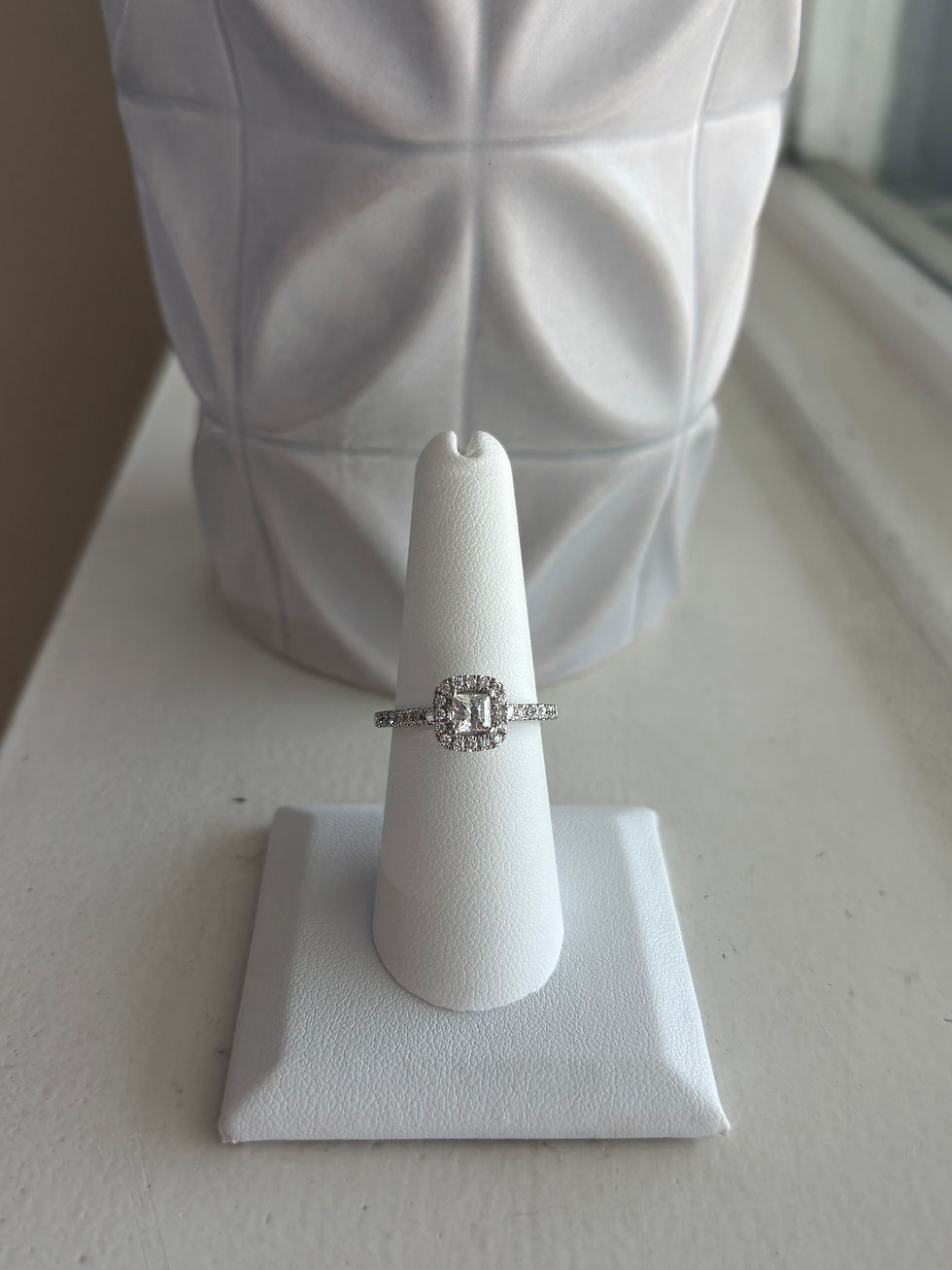 14K .75CTW HALO ENGANGEMENT RING
