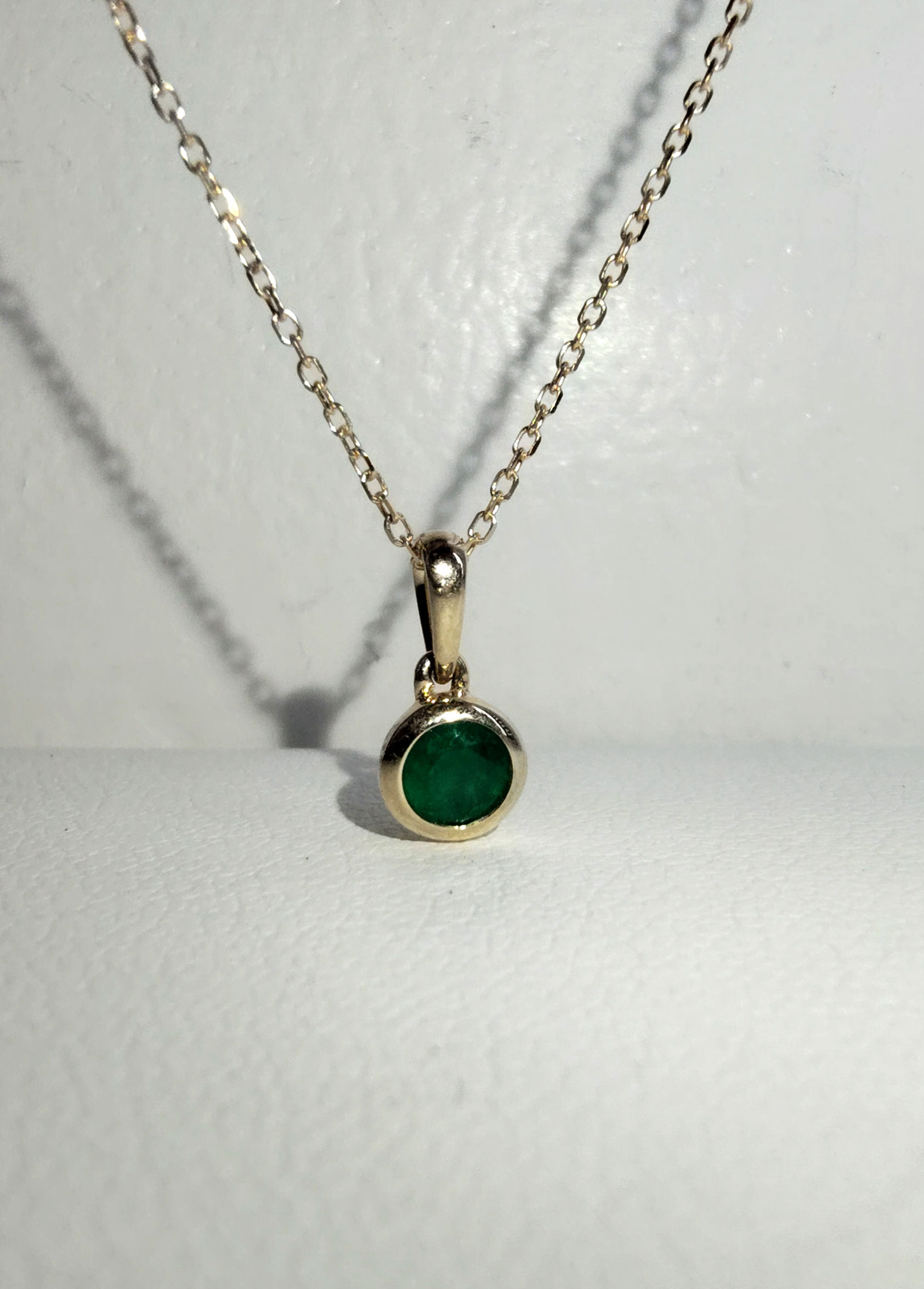 10K BEZEL PENDANT