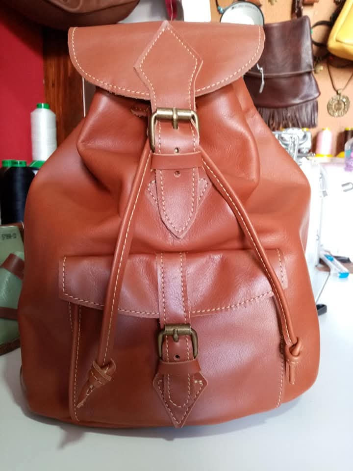 Miniatura: Mochila em pele com bolso adicional