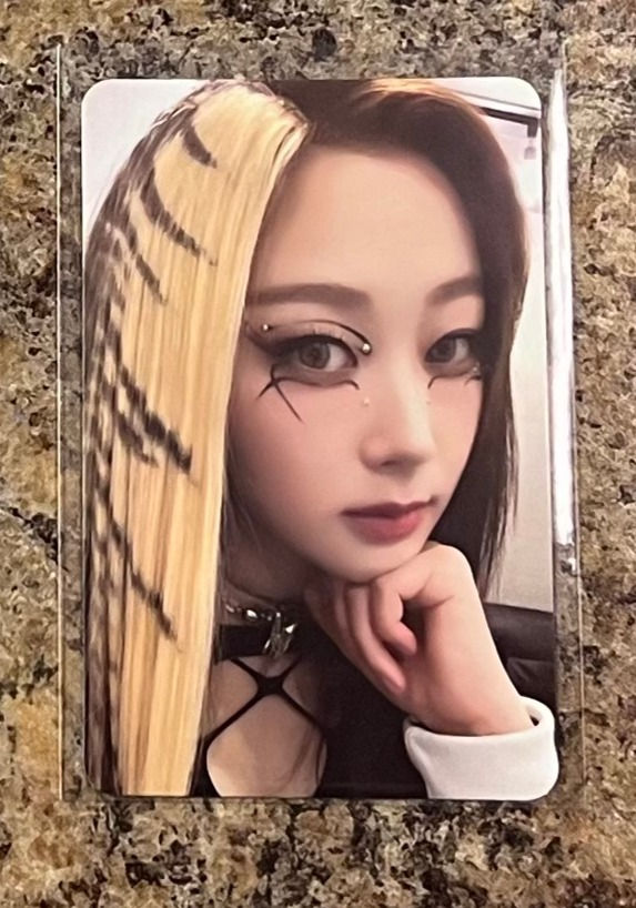 Thumbnail: aespa Girls SMTOWN OFFICIAL MD GOODS PHOTOCARD