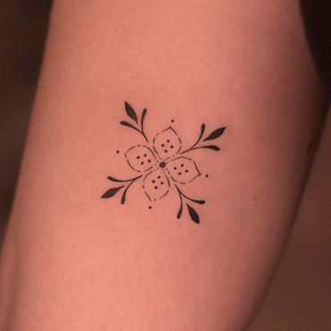 Tatuagem de azulejo português minimalista