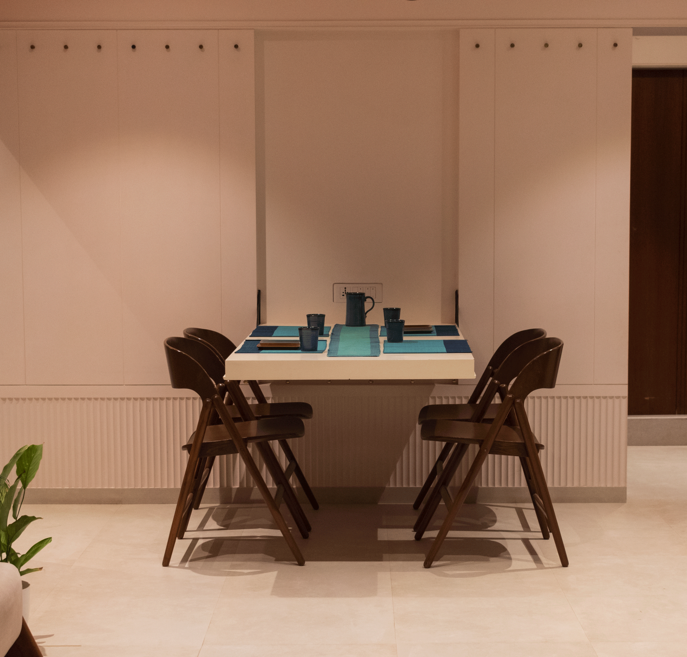 Dining-Table.gif