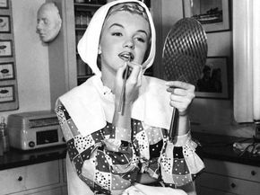3 Stunning Retro Makeup Looks For The Old Soul