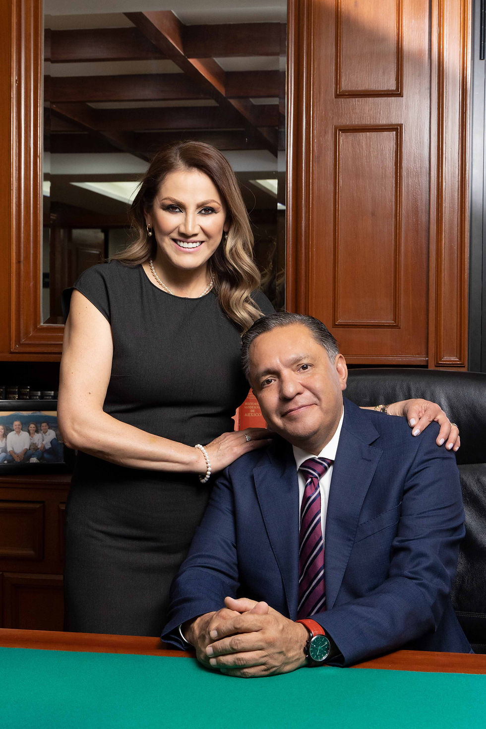 Rocío pegueros y Ricardo Moreno juntos sillón