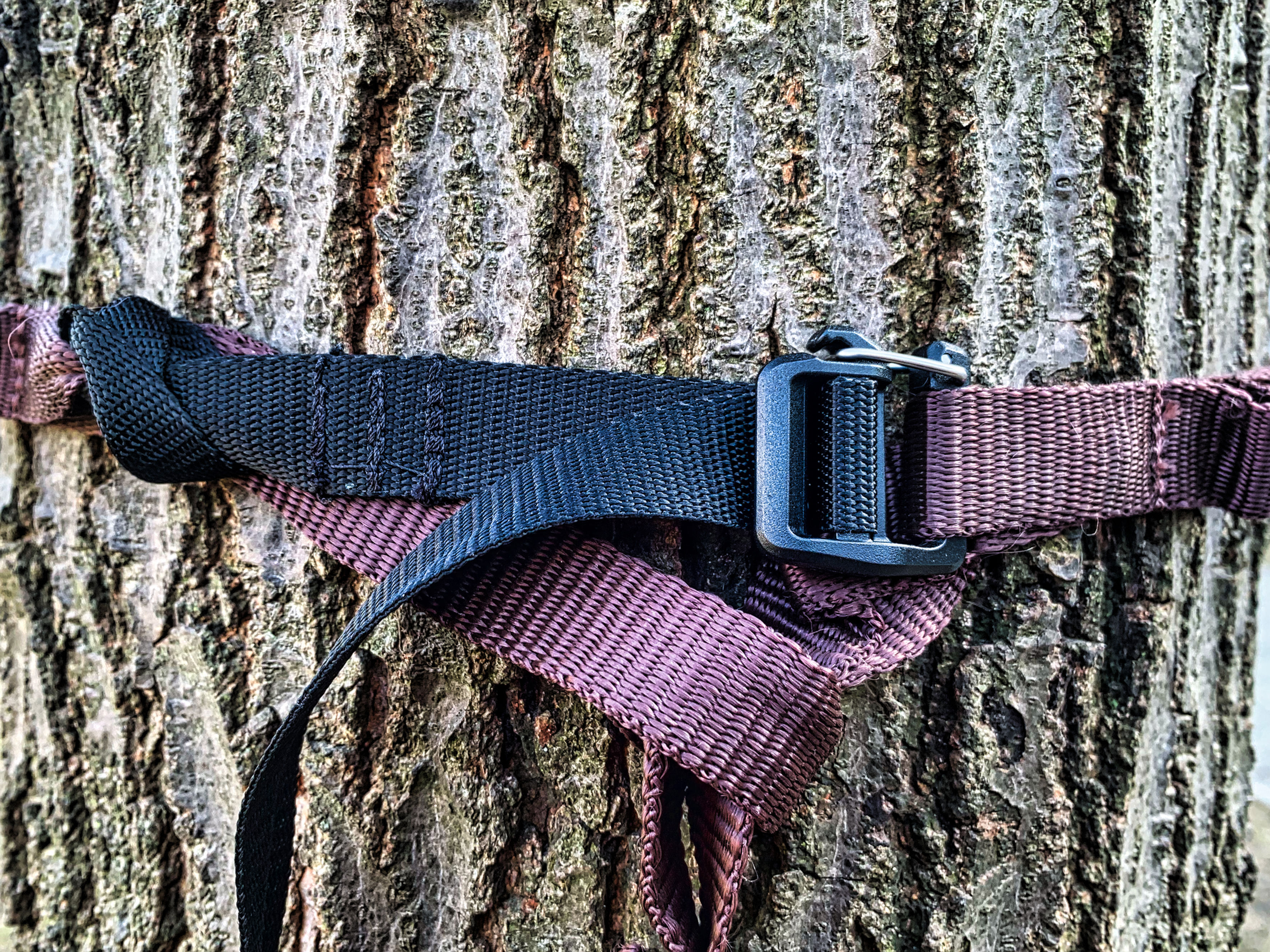 Locking strap for Gear daisy chain