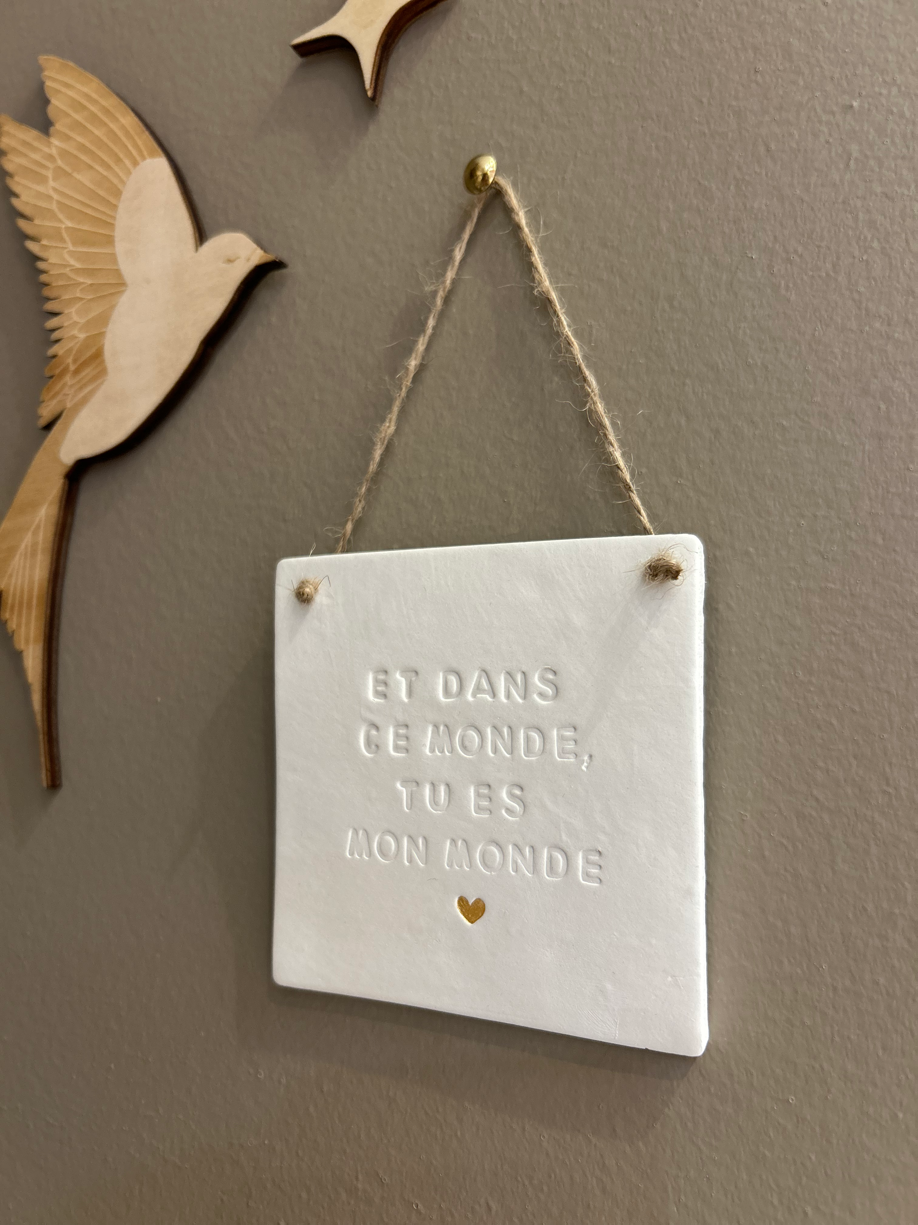 Plaque à message : Dans ce monde ♡