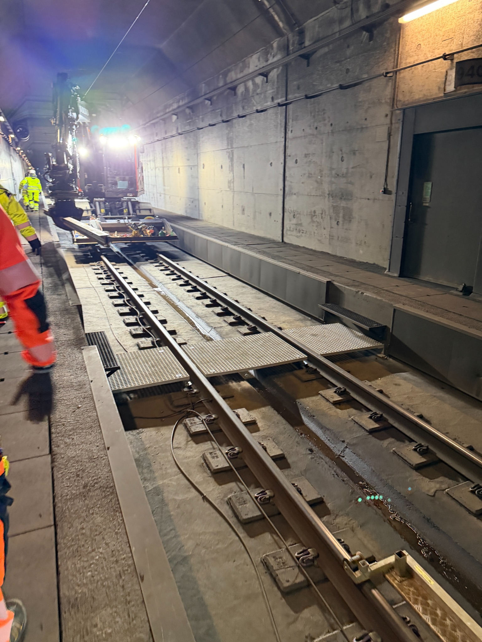 GRP grating at the railway tracks in the Öresund Tunnel – VARIO plus