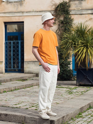 Uniqlo orange t-shirt