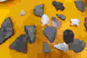 Prehistoric Californian flint and stone spearpoints and arrowheads