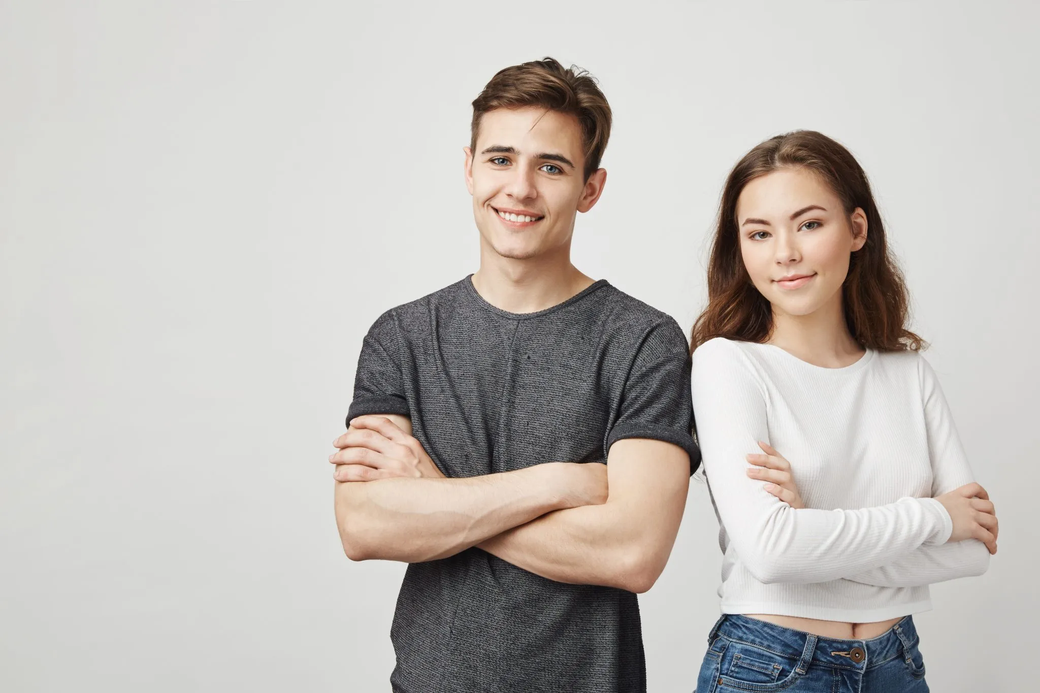 picture-two-friends-standing-each-other.webp