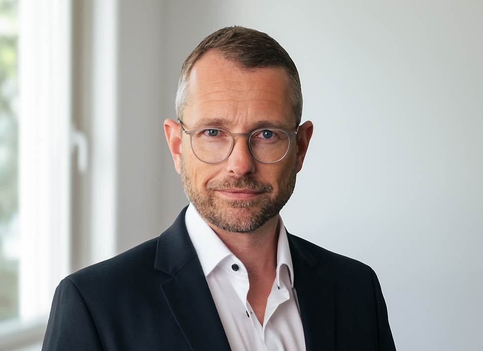 Dr. Jens Nimins