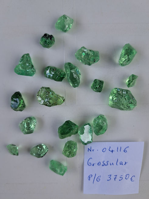 Grossular no 04116 (2).jpg