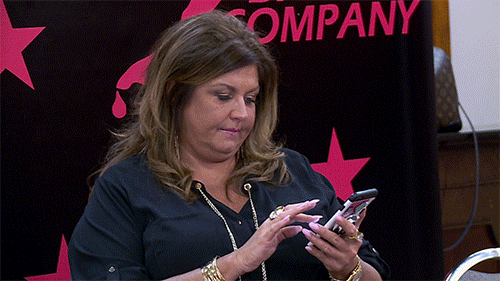 07_DMOM_719pt2_Abbey-on-Tinder.gif
