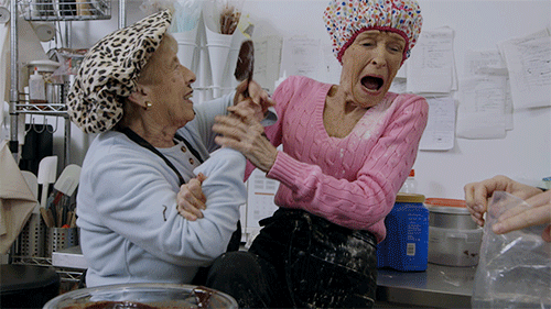 04_WHBS_79_GIF_Alma-cooking-2.gif