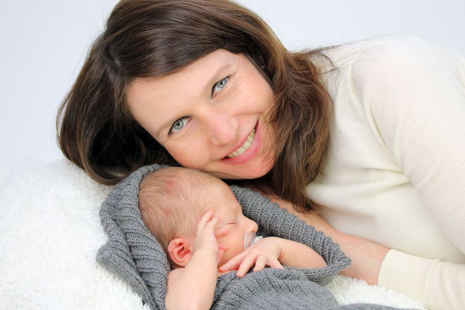 Fotografie Neugeborene Baby Kinder Familie Foto Babyfotografie Fotograf Babyfoto Familienfoto Babybauchfoto Fotoshooting Fotostudio Ottobrunn Neubiberg Putzbrunn Hohenbrunn Unterhaching Taufkirchen Vaterstetten Haar Neuperlach Fotostudio Babybauch Newborn