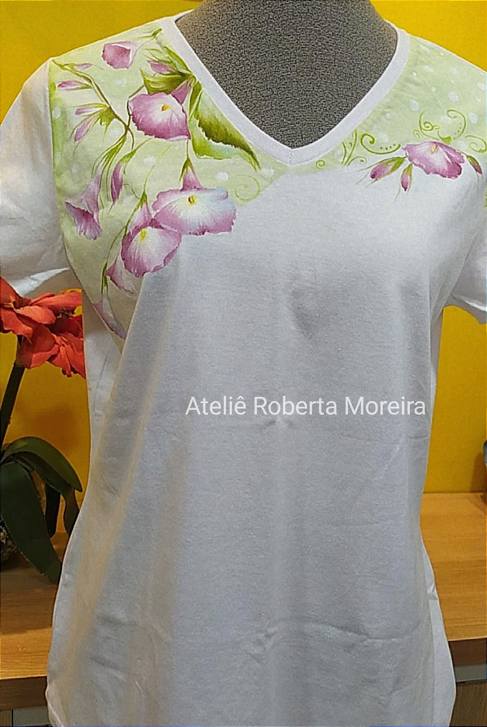 Miniatura: Curso Online | Pintando ﻿﻿﻿﻿﻿﻿﻿﻿Camisetas | Roberta Moreira (12X R$ 9,99)